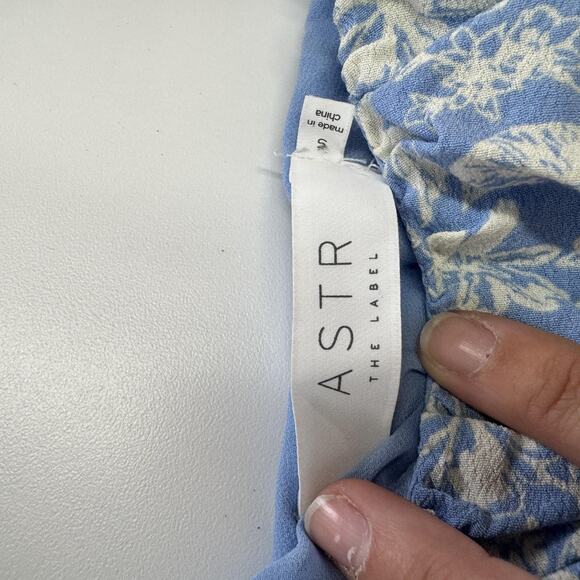 ASTR The Label Dress Womens Small Milkmaid Floral Puff Sleeve Smocked Mini - Picture 3 of 10